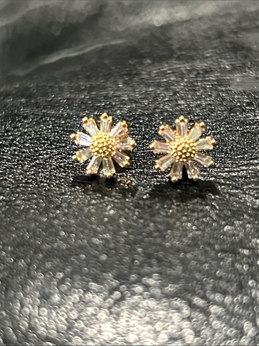 Gold Floral Daisy Stud Earrings - Women Jewelry